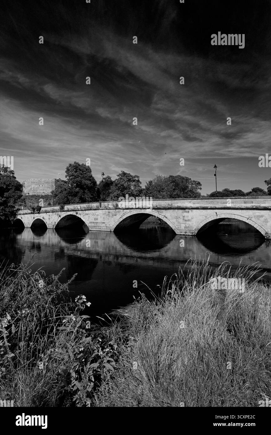 Le château de Ladybridge et Tamworth, où la rivière Tame et la rivière Anker se rencontrent, ville de Tamworth, Staffordshire, Angleterre, Royaume-Uni Banque D'Images