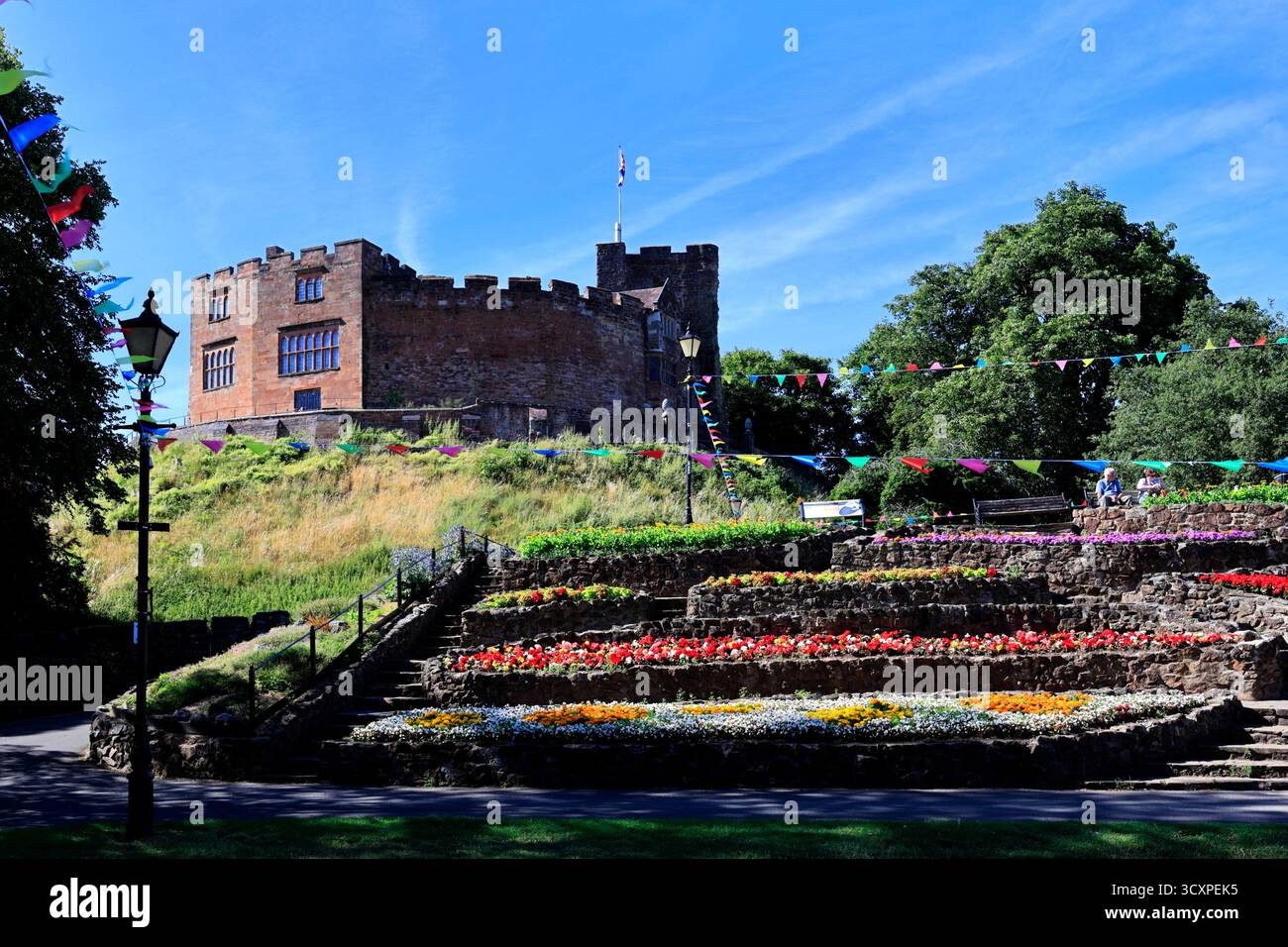 Vue estivale sur le château et les jardins de Tamworth, ville de Tamworth, Staffordshire, Angleterre, Royaume-Uni Banque D'Images
