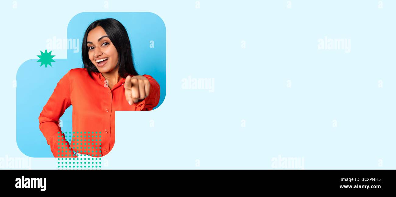 Femme souriante dans Bright shirt posant sur fond bleu solide dans Creative collage Banque D'Images