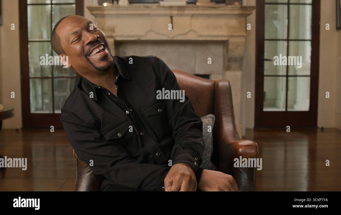 DATE DE SORTIE : 12 novembre 2025 TITRE : Being Eddie STUDIO : Netflix RÉALISATEUR : Angus Wall INTRIGUE : de l'adolescent comédien à la légende hollywoodienne, Eddie Murphy revisite son extraordinaire tour showbiz avec honnêteté et humour bruts dans ce documentaire étoilé. EN VEDETTE : Eddie Murphy. UTILISATION ÉDITORIALE UNIQUEMENT ! Non destiné à UN USAGE commercial ! Banque D'Images