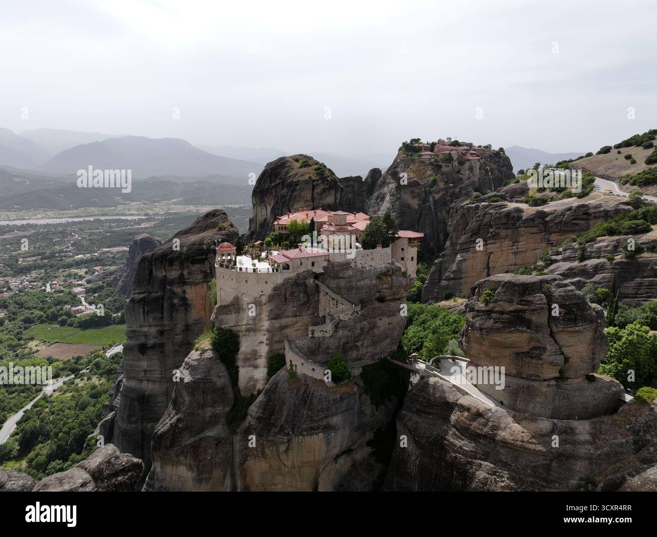 Les anciens monastères se trouvent au sommet d'imposants pinacles de grès, mettant en valeur un mélange unique de paysage naturel et d'architecture spirituelle dans le m historique Banque D'Images