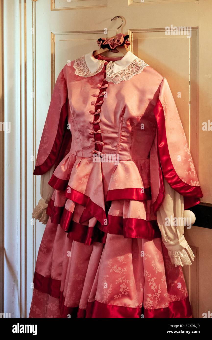 Robe De Présentation Ancienne Pour Poupée Jumeau - 19ème, Dentelle Et Coton, France