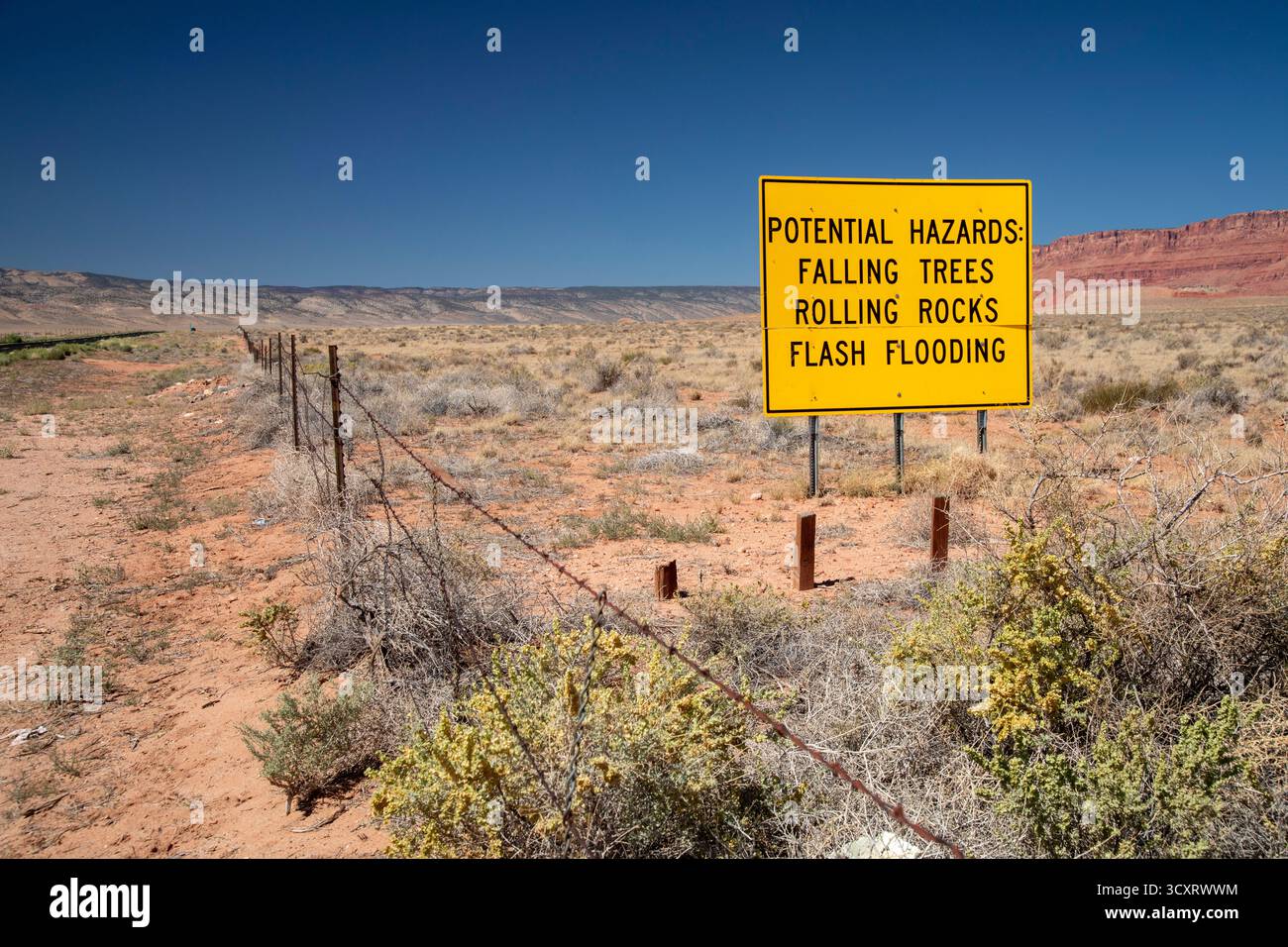 Jacob Lake, Arizona - Un panneau routier avertit les automobilistes des dangers auxquels ils peuvent faire face à l'approche de la zone brûlée des incendies de White Sage et Dragon Bravor Banque D'Images