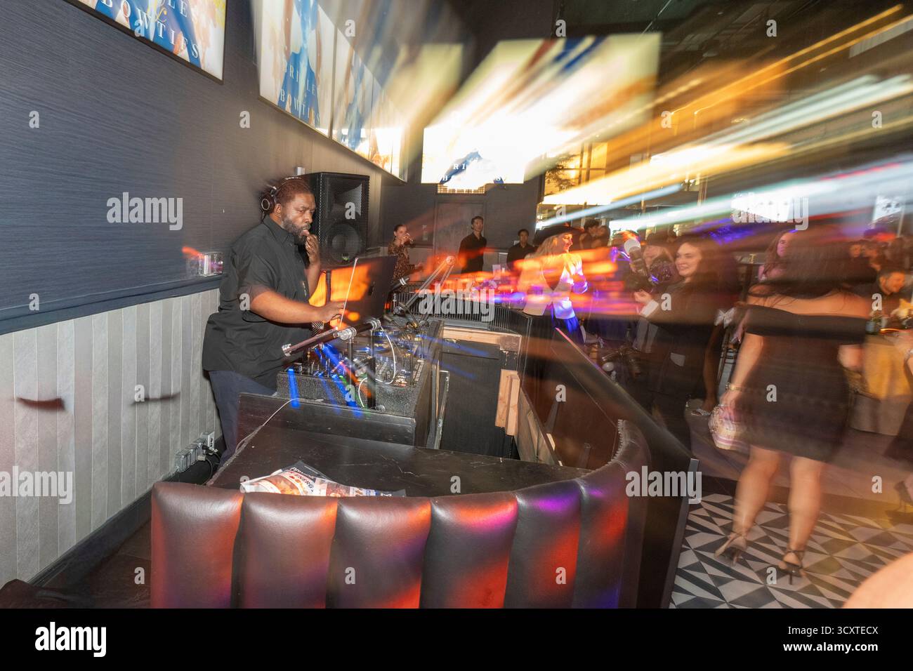 Questlove DJ's au premier gala caritatif annuel bridles and Bowties de la NEXUS Foundation au T-Squared social à New York, NY, le 14 octobre 2025. (Photo de David Warren /Sipa ? USA) crédit : Sipa US/Alamy Live News Banque D'Images