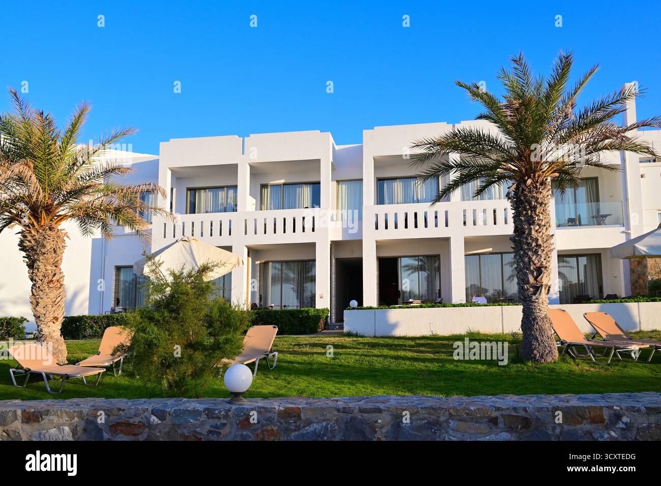 Hôtel et plantes à Sissi en Crète, Grèce Banque D'Images