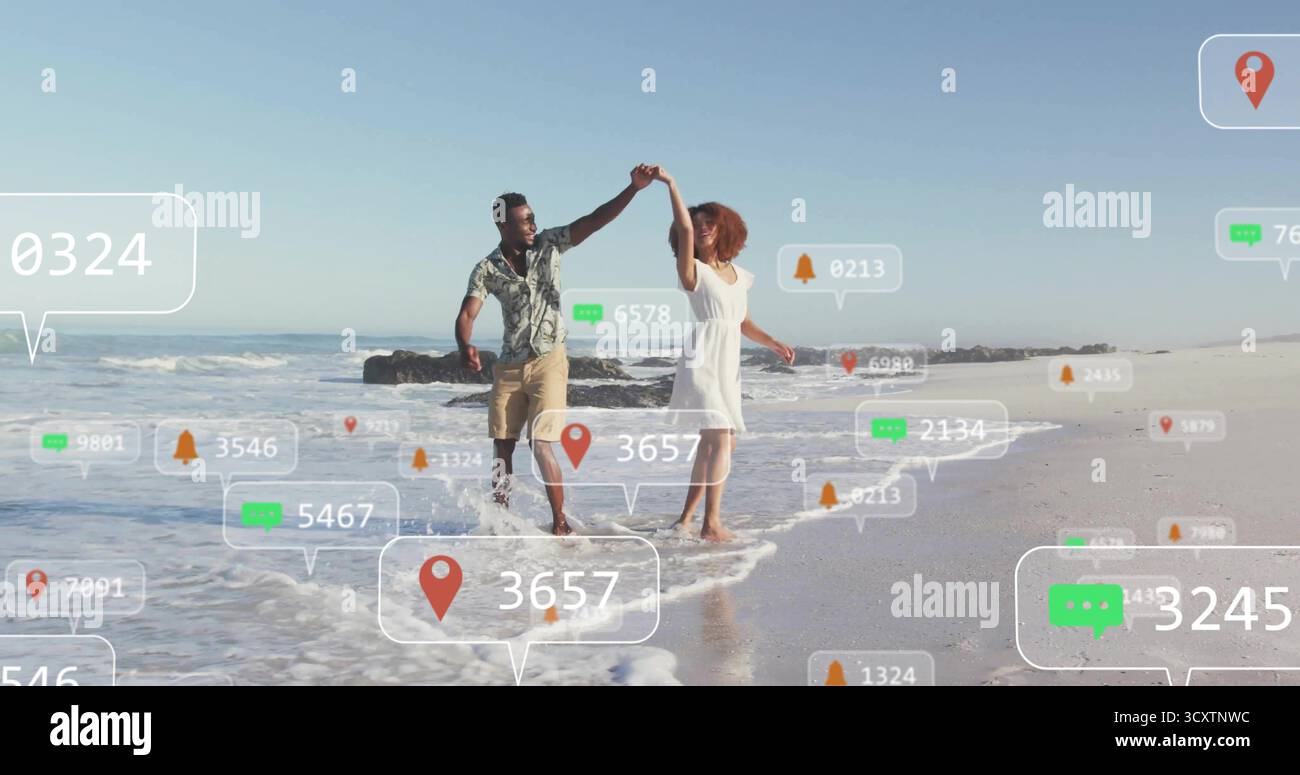 Couple dansant tourbillonnant dans le surf de cheville à la plage, avec notification flottante et icônes d'épingle Banque D'Images