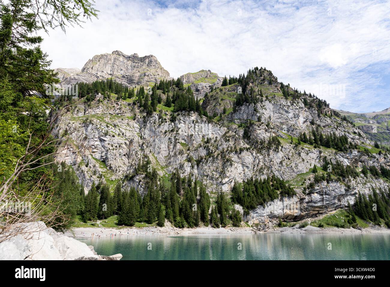 Paysage pittoresque de la destination touristique populaire lac Oeschinen à Kandersteg, Suisse Banque D'Images