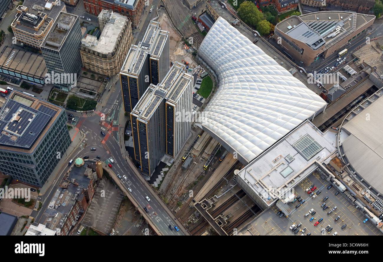 Vue aérienne de la gare de Manchester Victoria et du complexe d'appartements New Vic, Manchester Banque D'Images