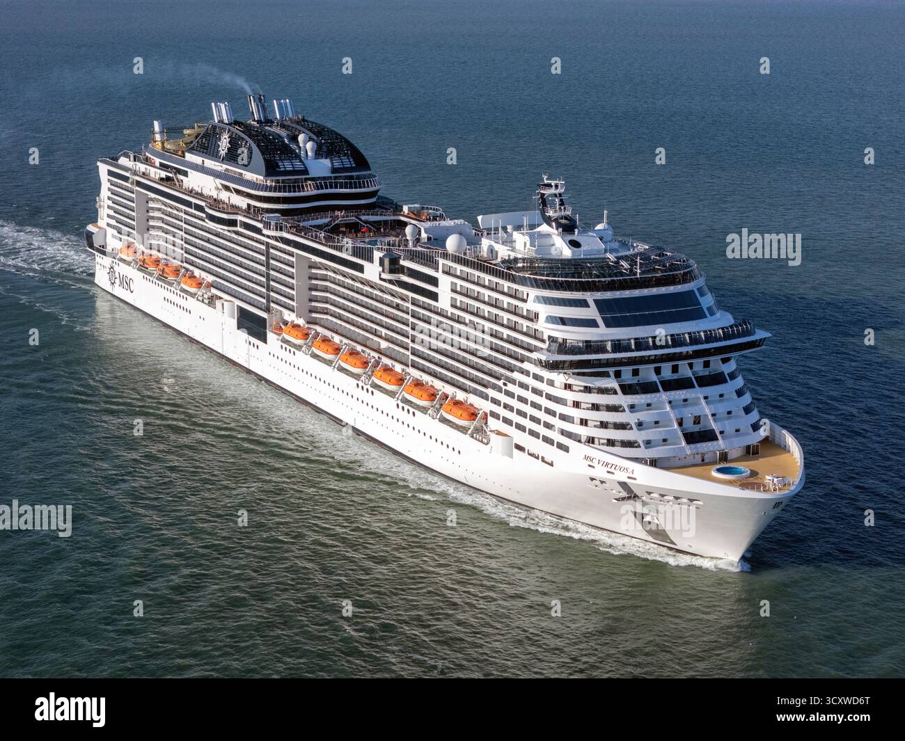 Le navire de croisière MSC Virtuosa, exploité par la Mediterranean Shipping Company. Banque D'Images