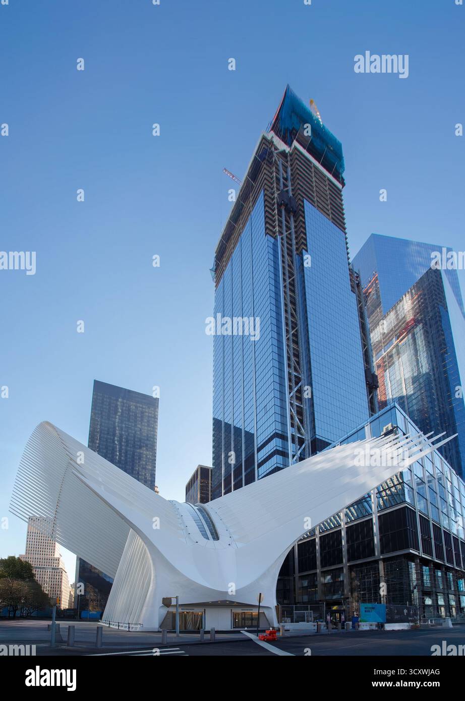 L'Oculus World Trade Center architecture moderne et immeubles de bureaux dans le quartier financier, Lower Manhattan, New York City, États-Unis Banque D'Images