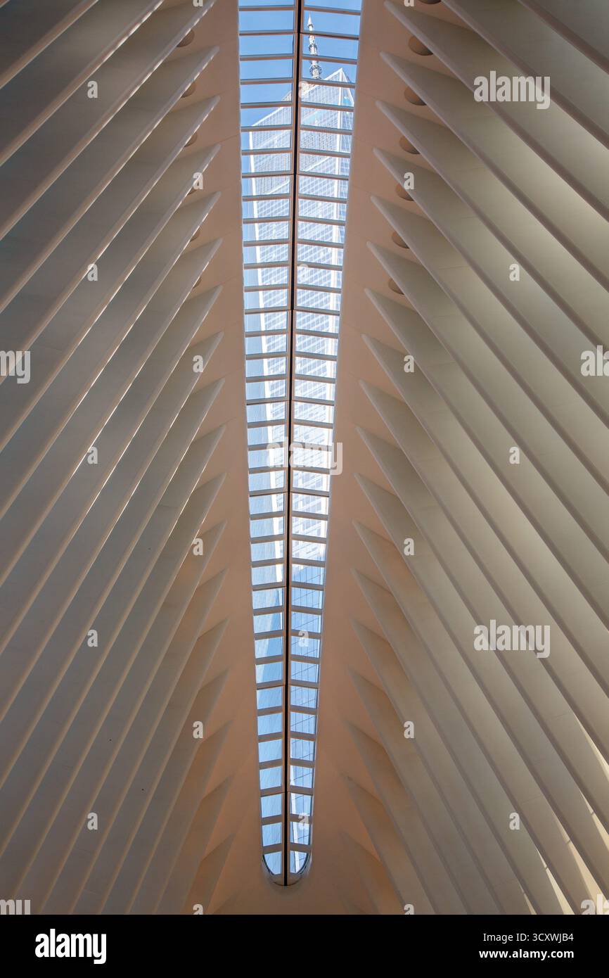 L'Oculus World Trade Center architecture moderne et immeubles de bureaux dans le quartier financier, Lower Manhattan, New York City, États-Unis Banque D'Images
