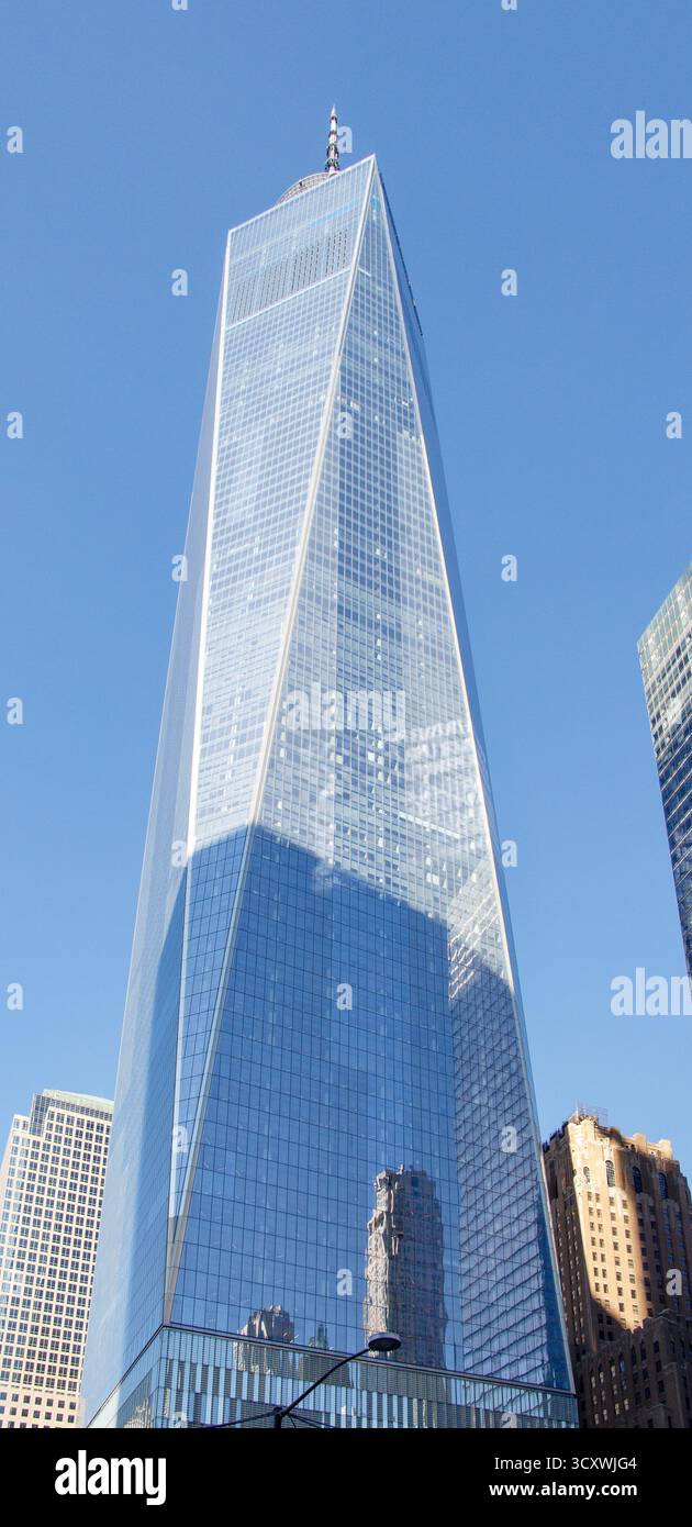 L'architecture moderne One World Trade Center Skycraper Building et des immeubles de bureaux dans Lower Manhattan, New York City, États-Unis Banque D'Images