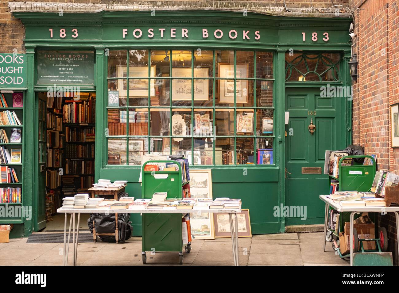 LONDRES - 26 SEPTEMBRE 2025 : Foster Books, une librairie indépendante au 183 Chiswick High Road, Londres Banque D'Images