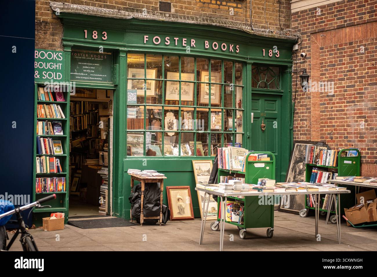 LONDRES - 26 SEPTEMBRE 2025 : Foster Books, une librairie indépendante au 183 Chiswick High Road, Londres Banque D'Images