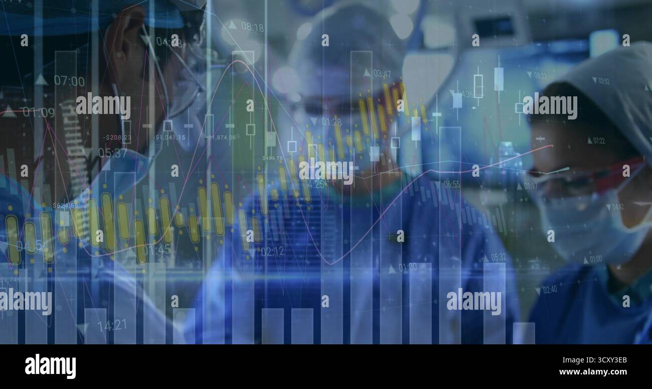 Équipe chirurgicale examinant des chandeliers holographiques et des graphiques linéaires en salle d'opération, lampes chirurgicales Banque D'Images