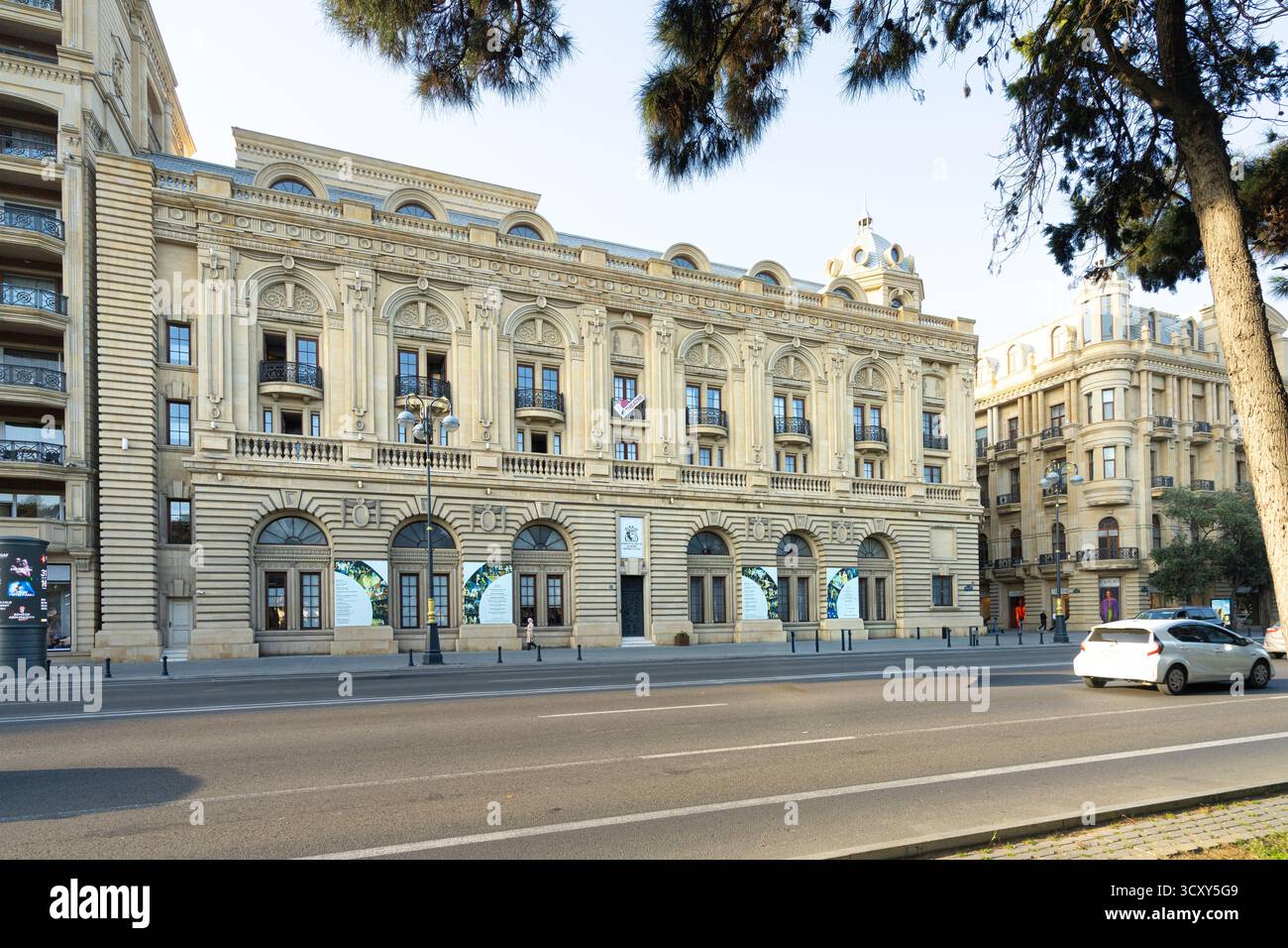 Bakou, Azerbaïdjan. 9 octobre 2025. Vue éternelle du Théâtre musical académique d'Etat d'Azerbaïdjan dans le centre-ville Banque D'Images