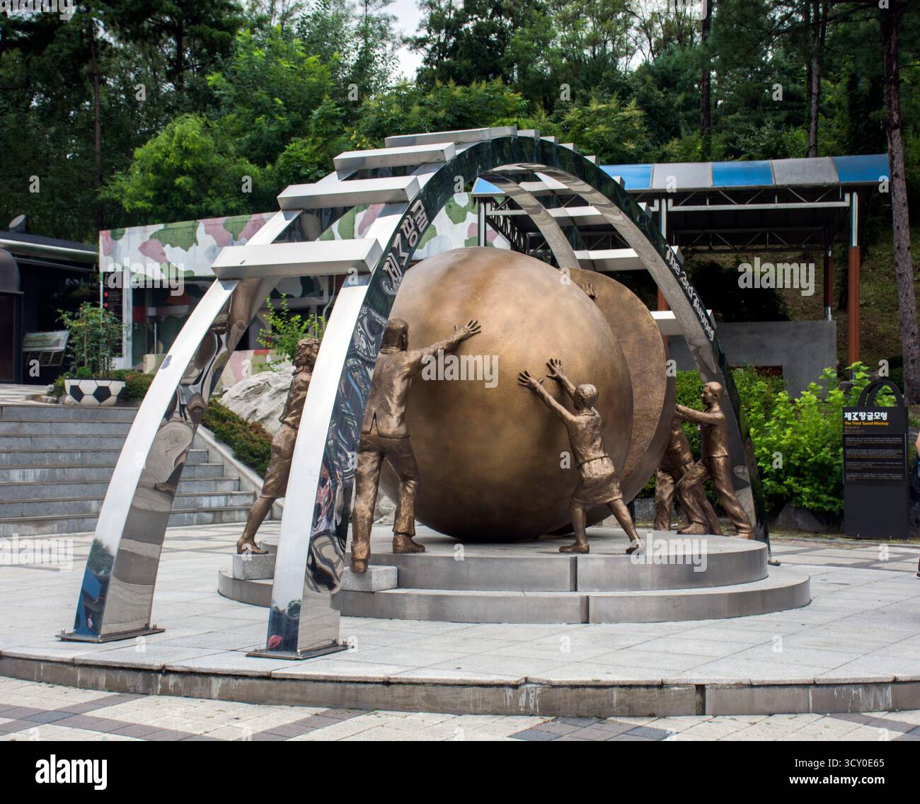 Entrée du troisième tunnel d'infiltration dans la zone démilitarisée coréenne (DMZ), 38e parallèle au nord de la barrière frontalière Banque D'Images