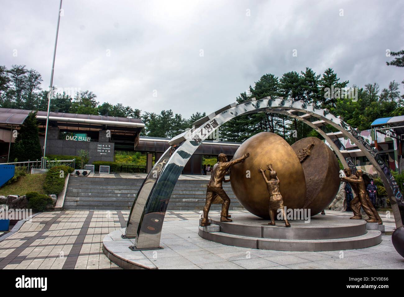 Entrée du troisième tunnel d'infiltration dans la zone démilitarisée coréenne (DMZ), 38e parallèle au nord de la barrière frontalière Banque D'Images