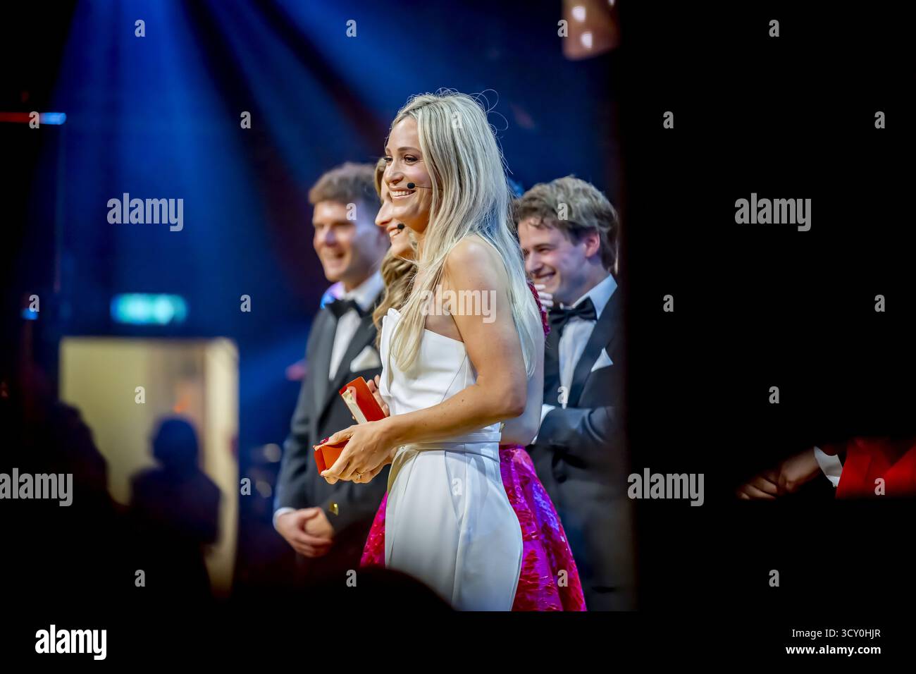 AMSTERDAM Noa Vahle, Hélène Hendriks et Merel Ek à la cérémonie du Golden Televizier Ring au carré. Jubilee Edition Golden Televizier Ring Gala 2025 ANP / Hollandse Hoogte / ROBIN UTRECHT pays-bas Out - belgique Out Banque D'Images