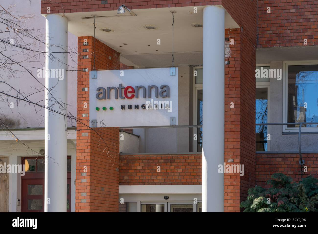 Signalisation du siège social d'Antenna Hungária Zrt., une importante société hongroise de télécommunications et de radiodiffusion basée à Budapest. Banque D'Images