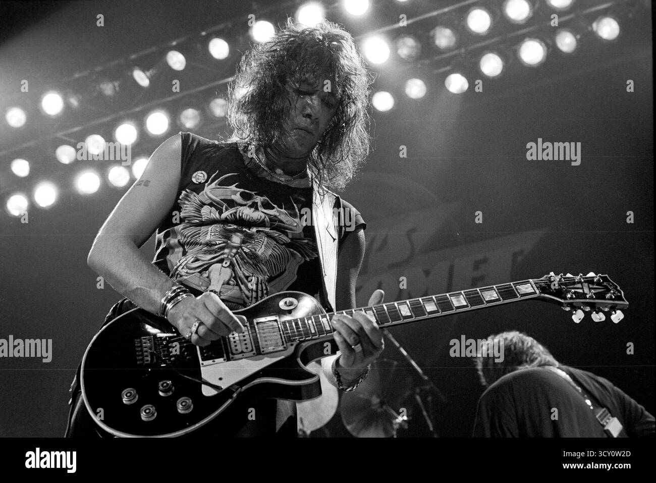 ACE Frehley se produisant à Oakland, Californie 1987 crédit: Ross Pelton/MediaPunch Banque D'Images