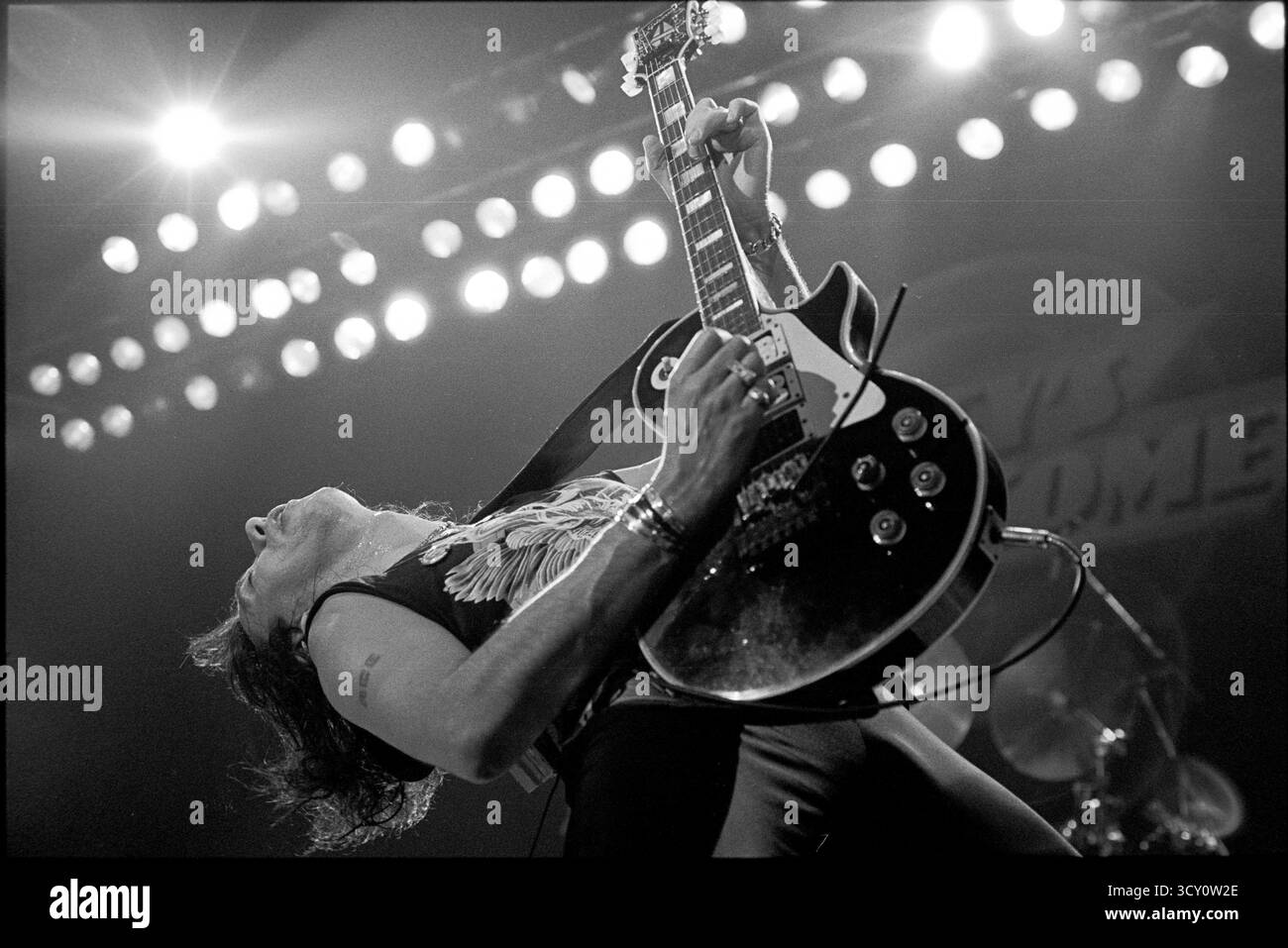 ACE Frehley se produisant à Oakland, Californie 1987 crédit: Ross Pelton/MediaPunch Banque D'Images