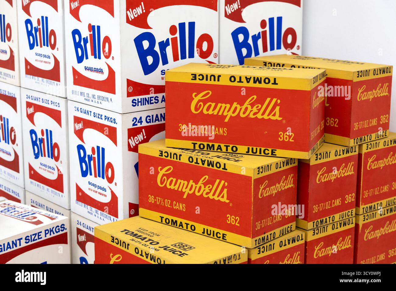 Andy Warhol's Brillo Pad et Campbell's Boxes (1964), Museum Ludwig, Cologne, Allemagne Banque D'Images
