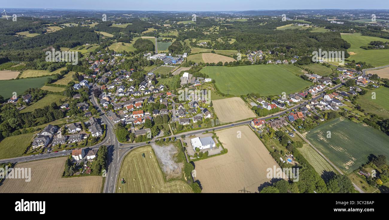 Vue aérienne, carrefour à Herzkamp, Église évangélique Herzkamp, Sprockhoevel, région de la Ruhr, Rhénanie du Nord-Westphalie, Allemagne, lieu de culte, DE, Enne Banque D'Images