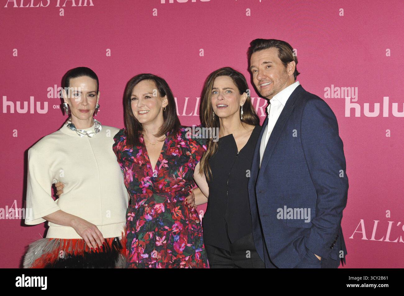 Sarah Paulson, Carla Gallo, Amanda Peet, Jason Butler Harner à Arrivals for ALL S FAIR première on HULU, Directors Guild of America DGA Theater Complex, Los Angeles, CA, 16 octobre 2025. Photo par : Elizabeth Goodenough/Everett Collection Banque D'Images
