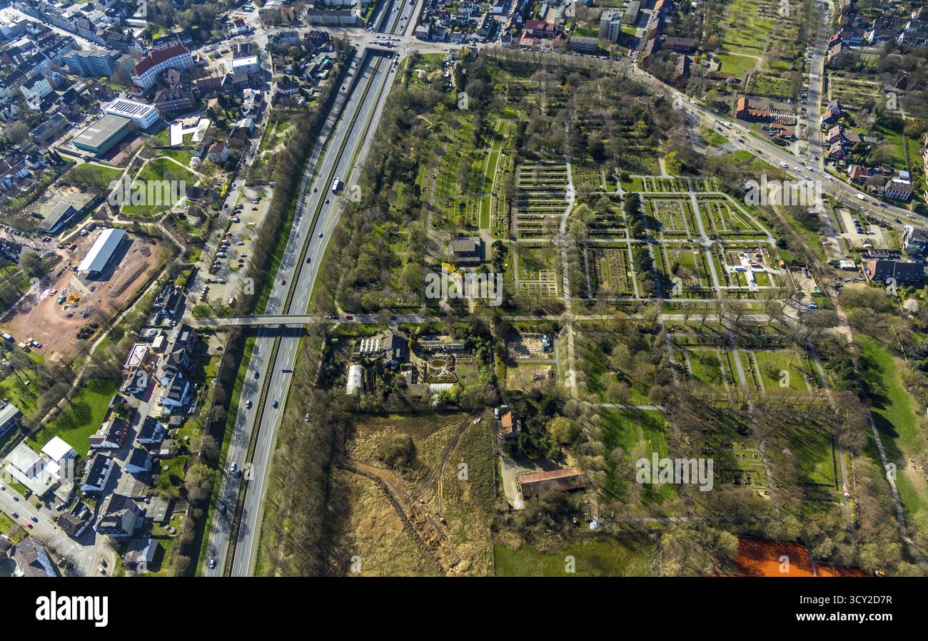 Vue aérienne, cimetière Styrum, route fédérale B223, autoroute A20, jonction AS16 Muelheim-Styrum, Styrum, Muelheim an der Ruhr, région de la Ruhr, Rhénanie-du-Nord-Wes Banque D'Images