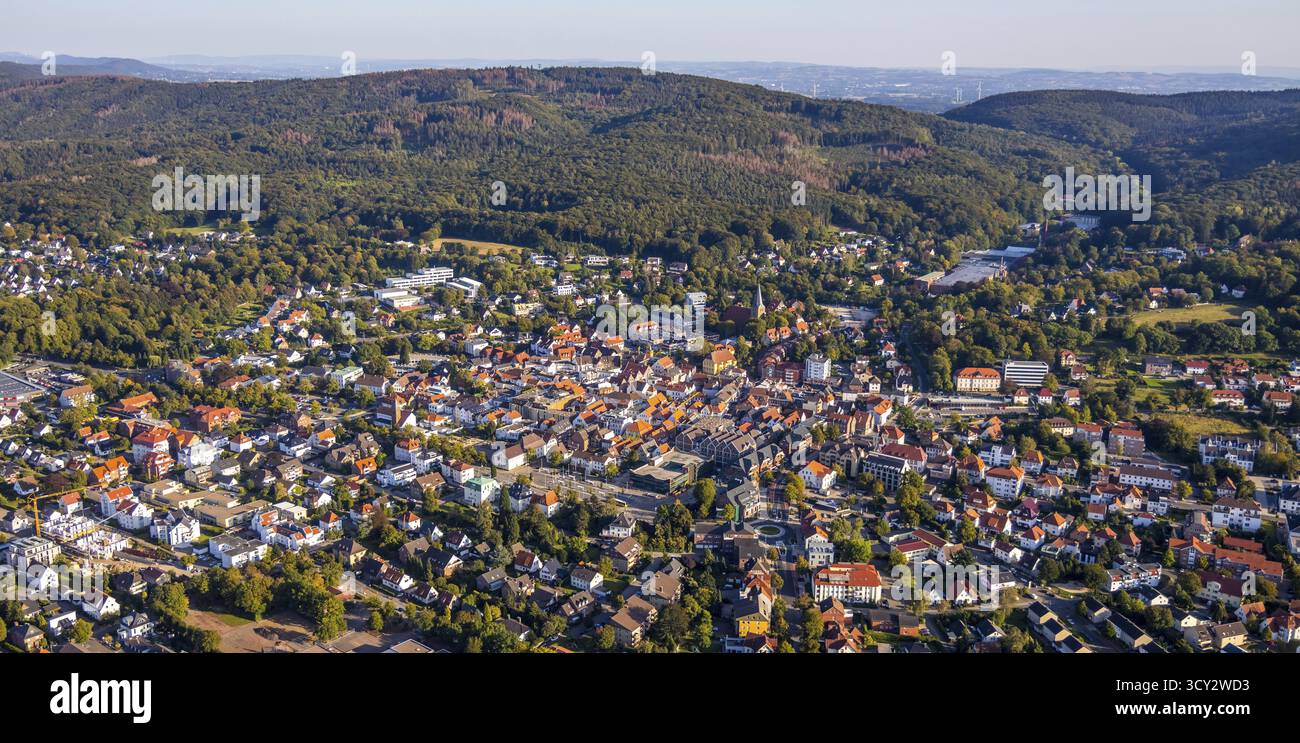 Aerial view, Wiehengebirge, local view, evang.luth. Préparé Andreas-Kirche, Luebbecke, Ostwestfalen-Lippe, OWL, Rhénanie du Nord-Westphalie, Allemagne, lieu de Banque D'Images
