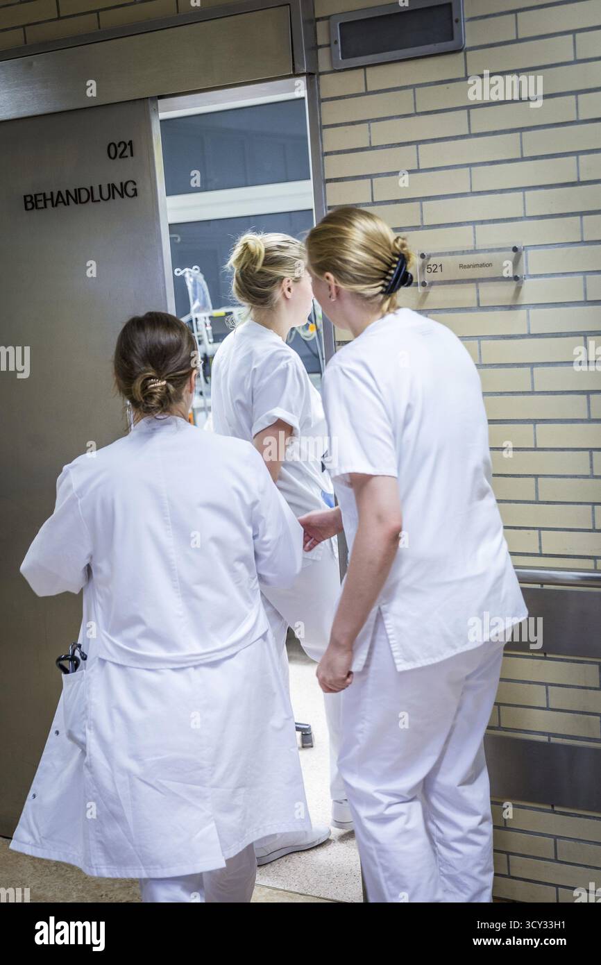 DEU Allemagne Berlin scènes dans la salle d'urgence de l'hôpital Gertrauden Banque D'Images