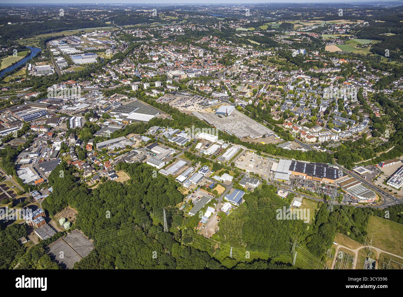 Vue aérienne, poste de police de Hattingen, zone commerciale Nierenhofer Strasse, Hattingen, zone de la Ruhr, Rhénanie du Nord-Westphalie, Allemagne, oeil de la loi, DE Banque D'Images