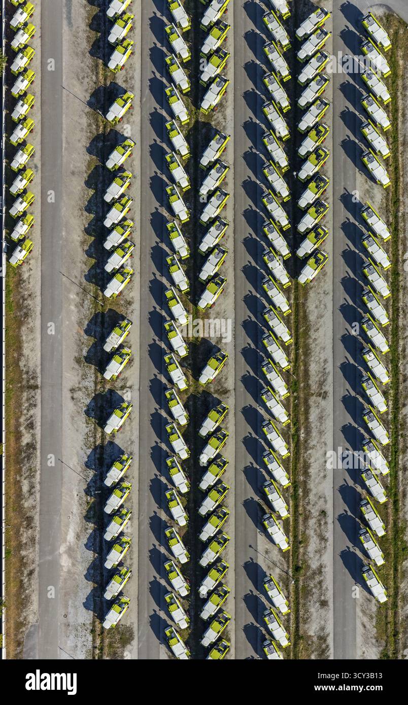 Vue aérienne, locaux de l'usine CLAAS, machines agricoles, moissonneuse-batteuse, Harsewinkel, Westphalie orientale-Lippe, OWL, Rhénanie du Nord-Westphalie, Germa Banque D'Images