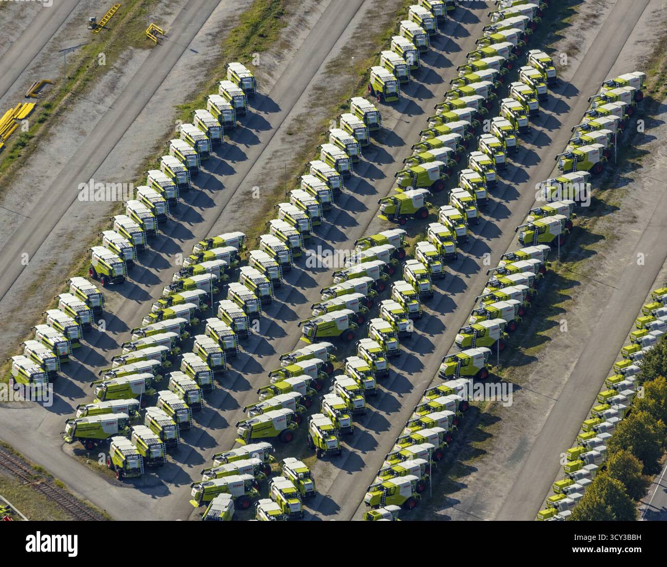Vue aérienne, locaux de l'usine CLAAS, machines agricoles, moissonneuse-batteuse, Harsewinkel, Westphalie orientale-Lippe, OWL, Rhénanie du Nord-Westphalie, Germa Banque D'Images