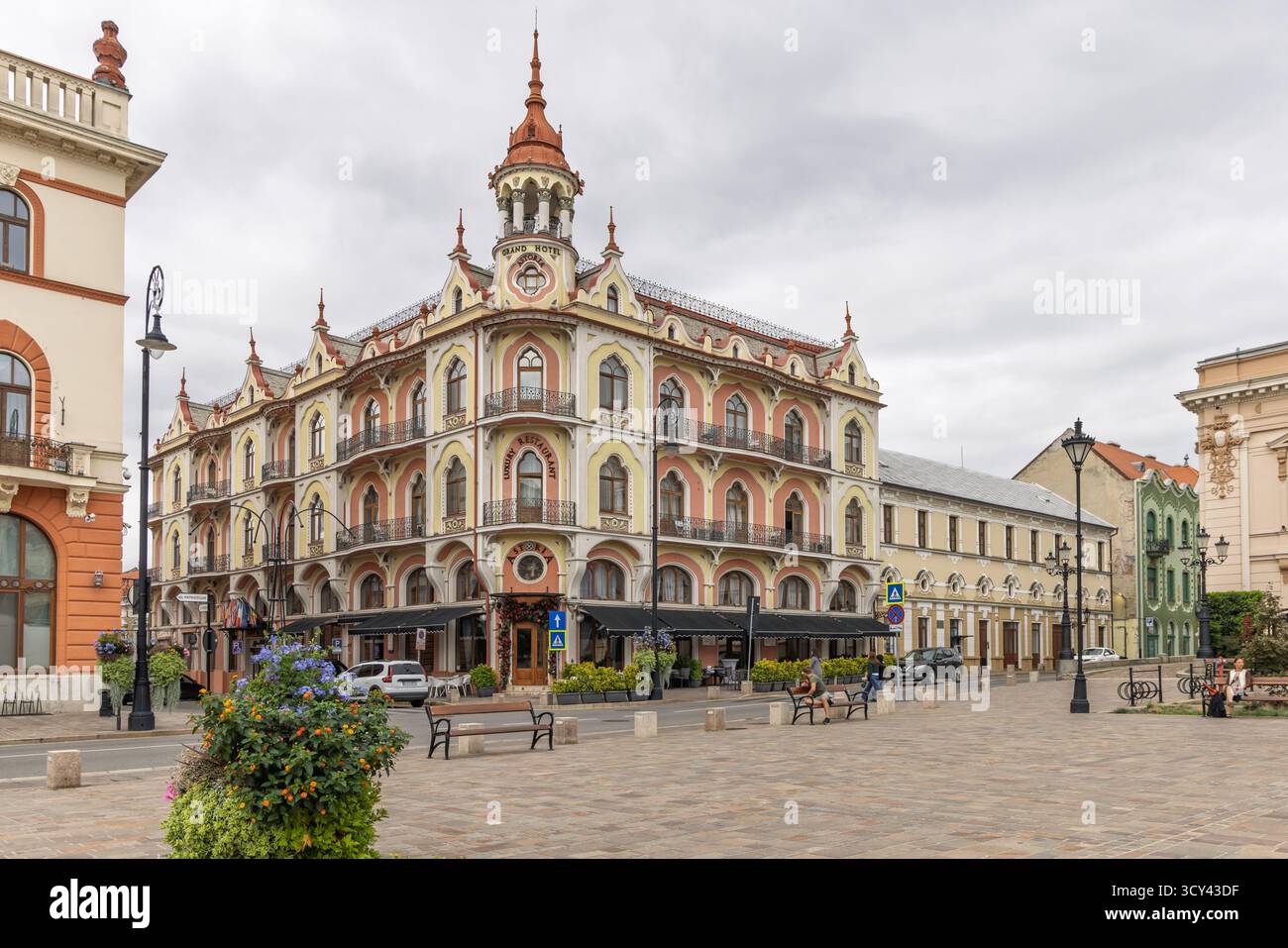 Oradea, Roumanie - 26 septembre 2025 : magnifique bâtiment Art nouveau de Grant hôtel Astoria à Oradea Roumanie Banque D'Images
