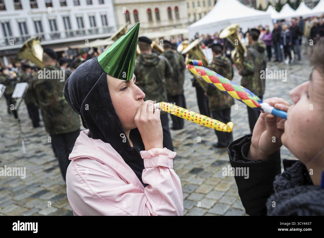 DEU Allemagne Dresde célébration de l'unité allemande dans la 26ème année de la réunification.interruption d'un concert de la Bundeswehr Banque D'Images