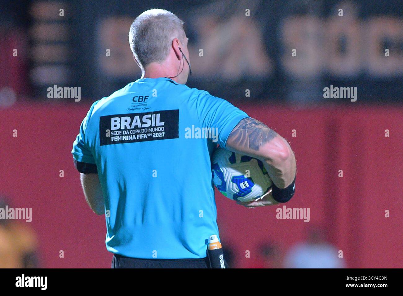 BA - SALVADOR - 10/16/2025 - BRÉSIL A 2025, VITORIA x BAHIA - tatouage de l'arbitre Anderson Daronco vu lors du match de Vitoria contre Bahia au stade Barradao pour le championnat brésilien A 2025. Photo : Walmir Cirne/AGIF (photo Walmir Cirne/AGIF/SIPA USA) Banque D'Images