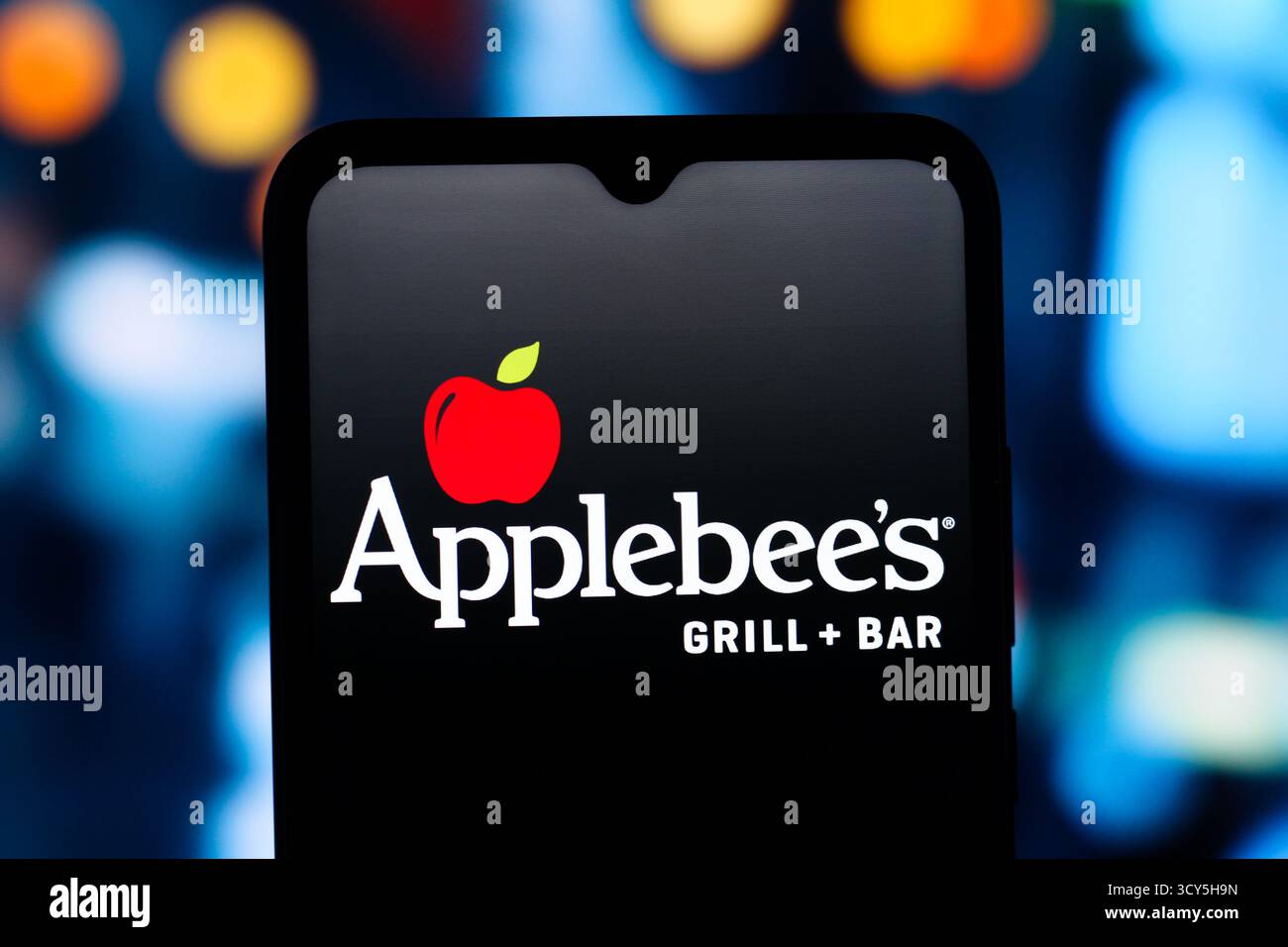 Canada. 17 octobre 2025. Dans cette illustration photo, le logo de l'Applebee est affiché sur l'écran d'un smartphone. Crédit : SOPA images Limited/Alamy Live News Banque D'Images