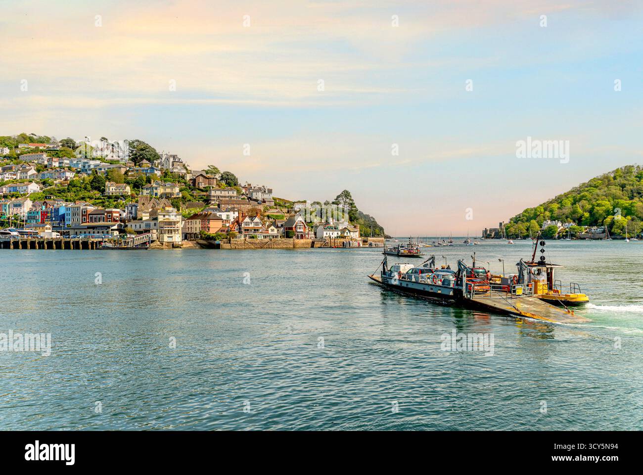 Dartmouth à Kingswear car ferry à travers la rivière Dart, Devon, Angleterre, Royaume-Uni Banque D'Images