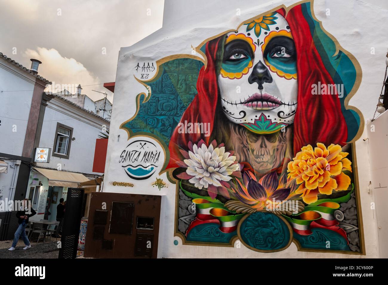 Murale pour le bar restaurant Santa Maria dans la vieille ville de Lagos au Portugal. Banque D'Images