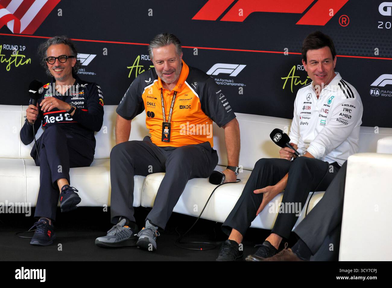 Austin, États-Unis. 17 octobre 2025. (De gauche à droite) : Laurent Mekies (FRA) Directeur général de l'écurie Red Bull Racing Team ; Zak Brown (USA) Directeur exécutif de McLaren ; et Toto Wolff (GER) actionnaire et Directeur exécutif de Mercedes AMG F1, lors de la conférence de presse de la FIA. 17.10.2025. Formula 1 World Championship, Rd 19, United States Grand Prix, Austin, Texas, USA, Sprint Qualifying Day Credit : James Moy/Alamy Live News Banque D'Images