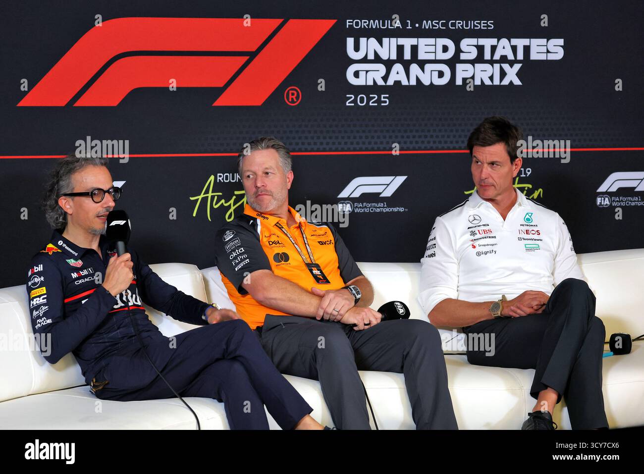 Austin, États-Unis. 17 octobre 2025. (De gauche à droite) : Laurent Mekies (FRA) Directeur général de l'écurie Red Bull Racing Team ; Zak Brown (USA) Directeur exécutif de McLaren ; et Toto Wolff (GER) actionnaire et Directeur exécutif de Mercedes AMG F1, lors de la conférence de presse de la FIA. 17.10.2025. Formula 1 World Championship, Rd 19, United States Grand Prix, Austin, Texas, USA, Sprint Qualifying Day Credit : James Moy/Alamy Live News Banque D'Images