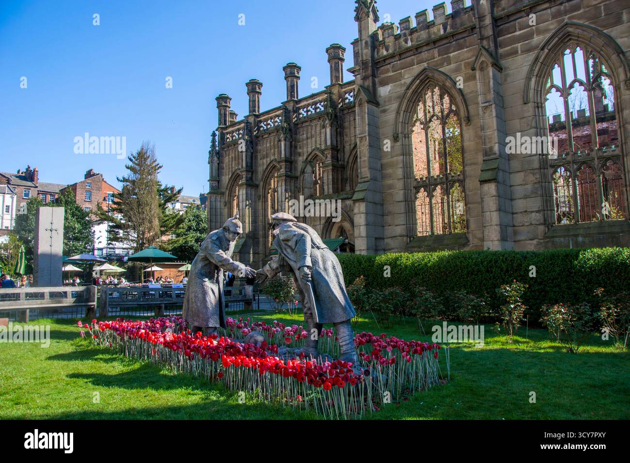 La statue commémorative de la trêve de Noël d'Andy Edwards , qui signifie un cessez-le-feu officieux généralisé et la paix Banque D'Images