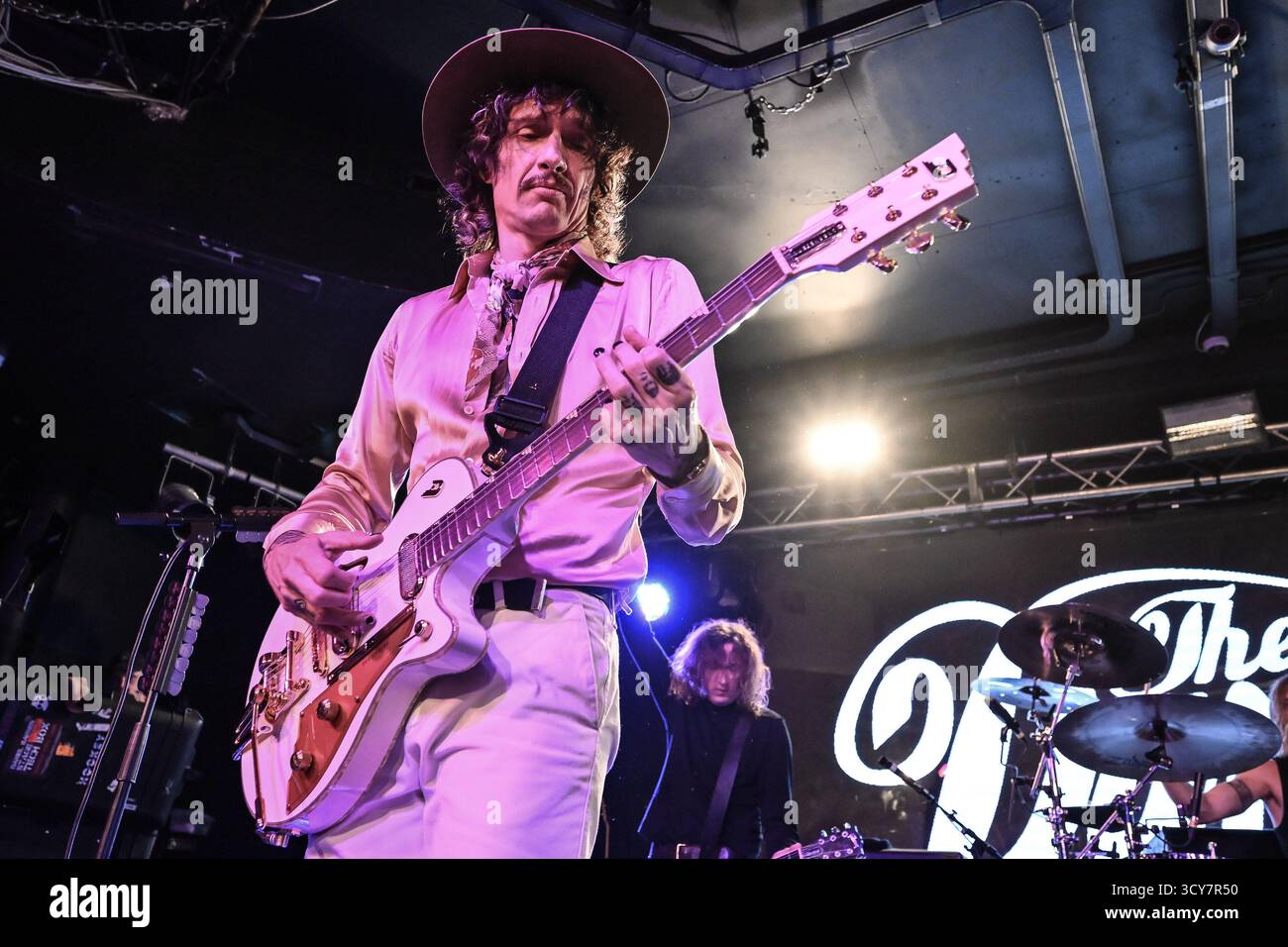 Justin Hawkins des ténèbres lors du concert « Dreams on Toast » Tour 2025 !, au Oriom Live Club, le 17 octobre 2025 à Ciampino, Rome, Italie. Banque D'Images