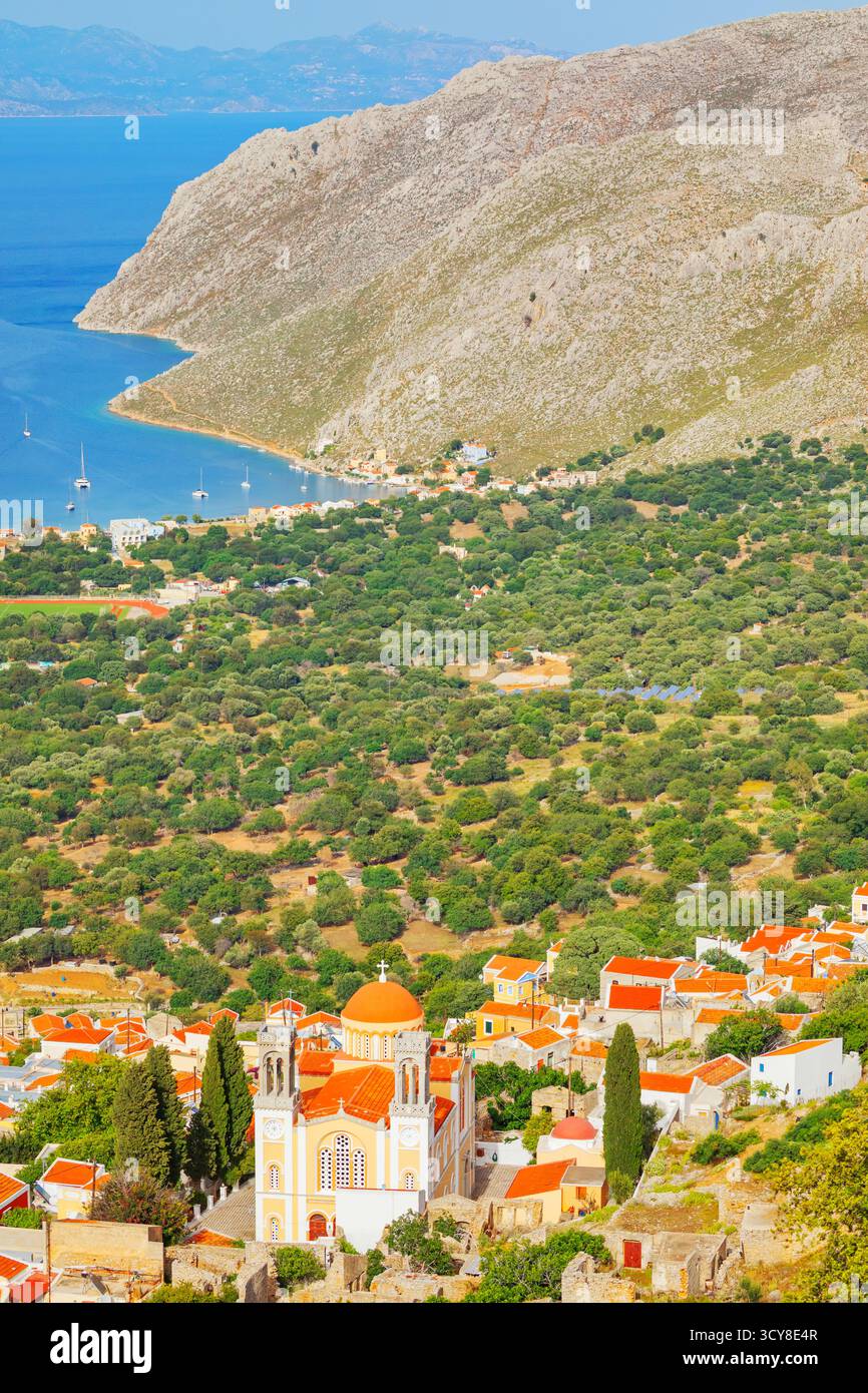 Chorio (ville haute), vue en grand angle, Chorio, île de Symi, îles du Dodécanèse, Grèce Banque D'Images