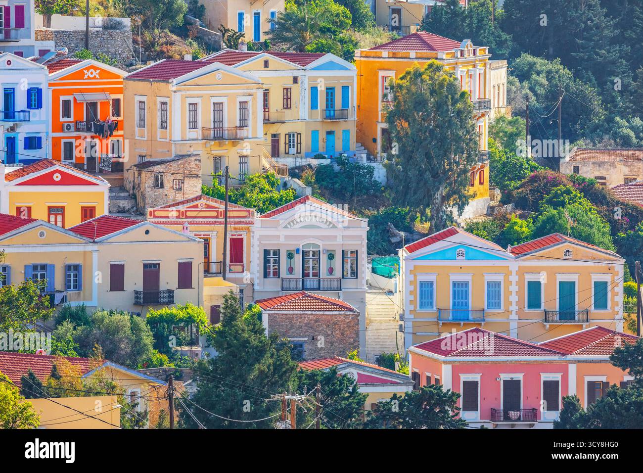 Maisons colorées, Chorio, île de Symi, îles du Dodécanèse, Grèce Banque D'Images