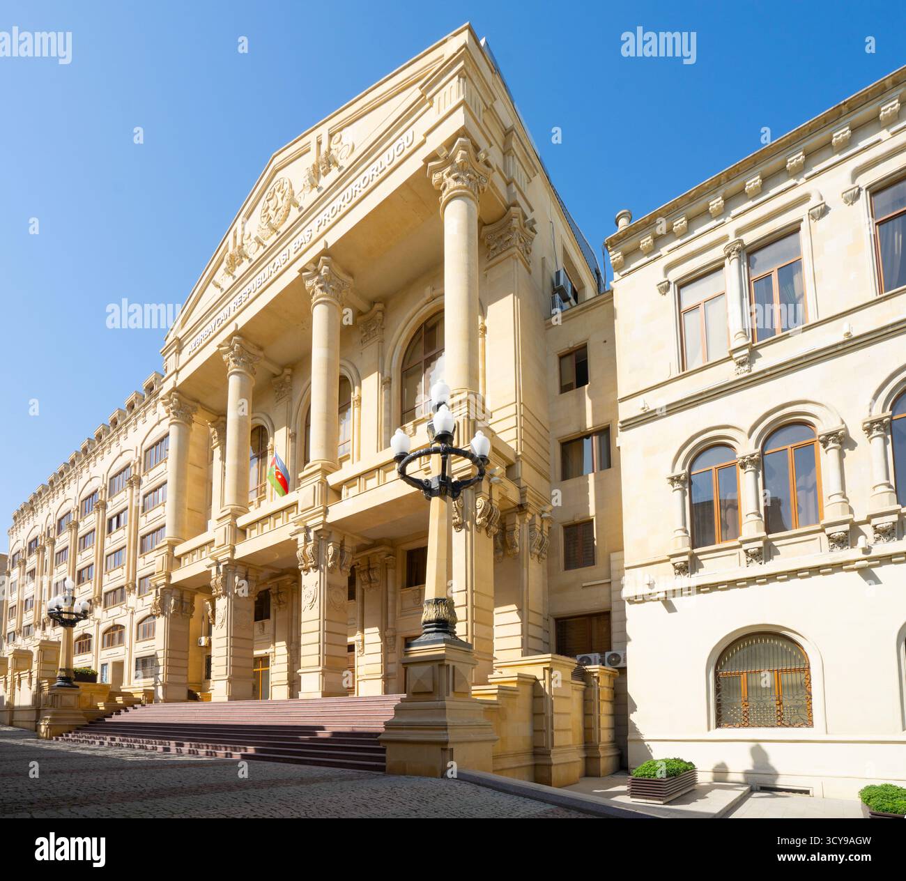 Bakou, Azerbaïdjan. 10 octobre 2025. Vue extérieure du Bureau du Procureur général de la République d'Azerbaïdjan dans le centre-ville Banque D'Images