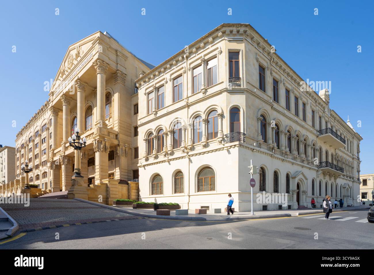 Bakou, Azerbaïdjan. 10 octobre 2025. Vue extérieure du Bureau du Procureur général de la République d'Azerbaïdjan dans le centre-ville Banque D'Images