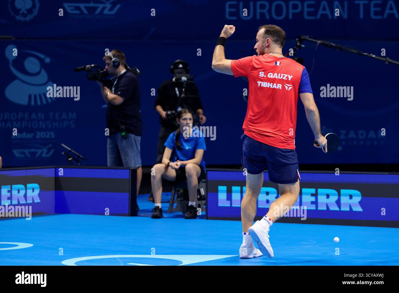 Zadar, Croatie. 18 octobre 2025. Simon Gauzy de France réagit dans son match contre Dang qui de l'Allemagne lors de la demi-finale de l'ETTU European Team Championship masculin entre l'Allemagne et la France au Kresimir Cosic Sports Hall le 18 octobre 2025 à Zadar, Croatie. Photo : SIME Zelic/PIXSELL crédit : Pixsell/Alamy Live News Banque D'Images